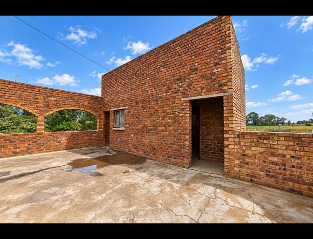 340M² WAREHOUSE FOR SALE IN PETIT